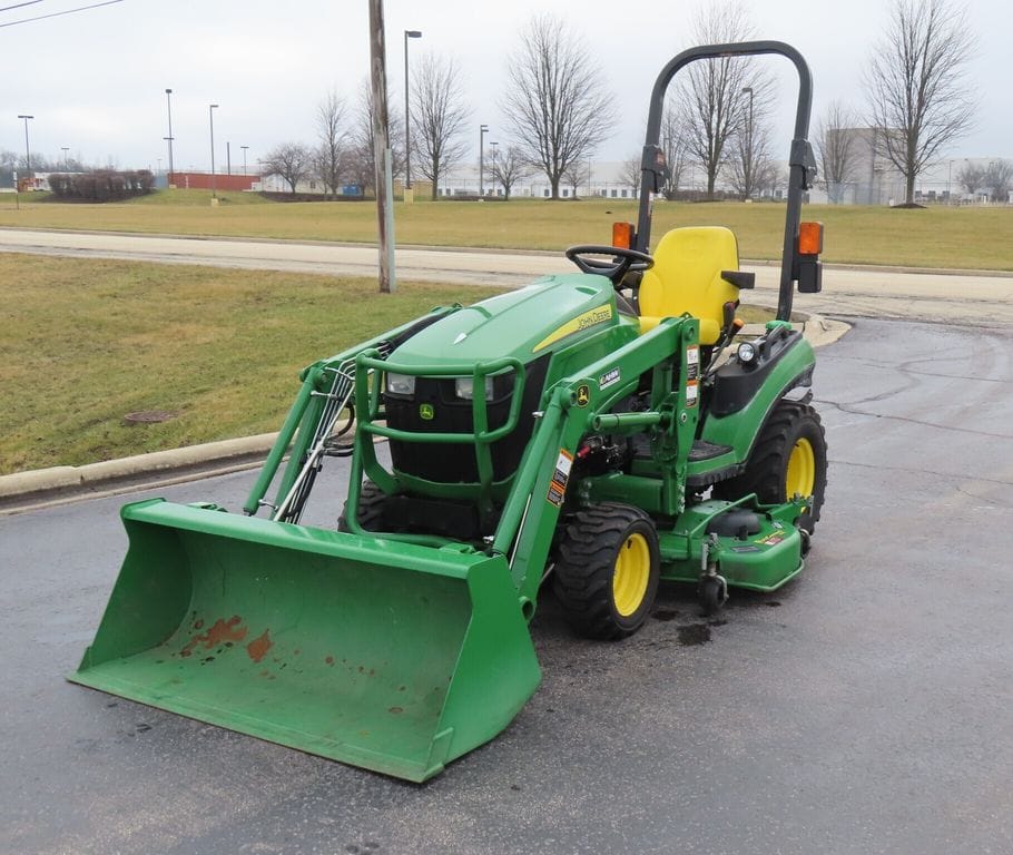 2016 John Deere 1025R Equipment Image0
