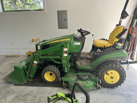 2016 John Deere 1025R Equipment Image0