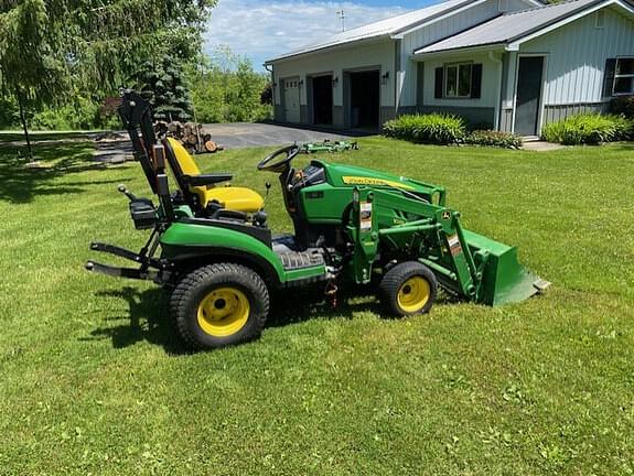 Image of John Deere 1025R equipment image 3