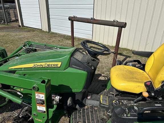 Image of John Deere 1025R equipment image 3