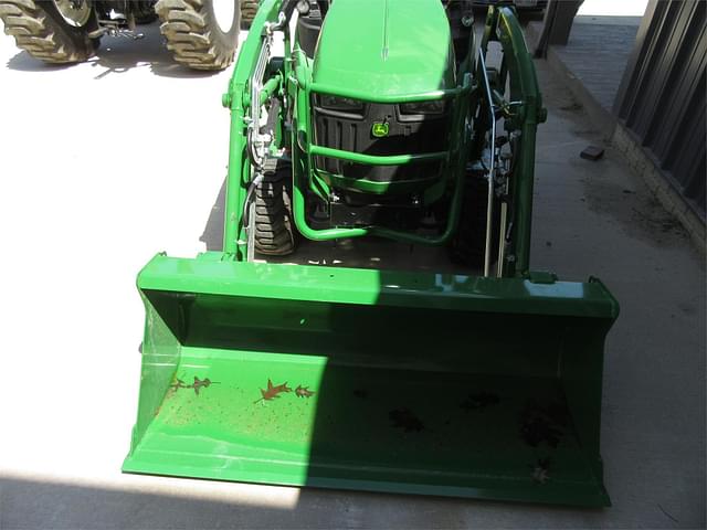 Image of John Deere 1025R equipment image 2