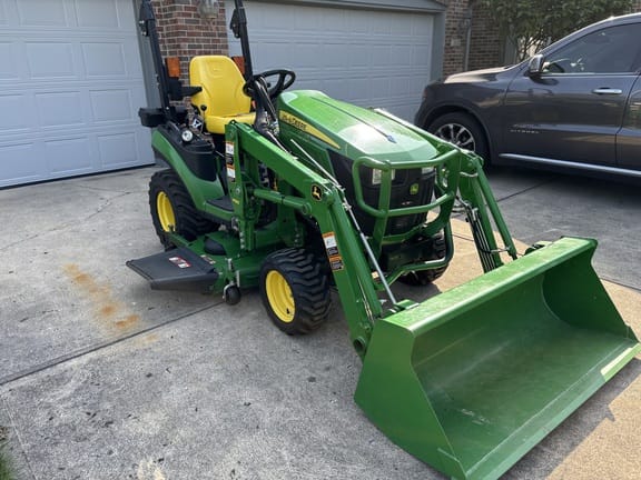 2016 John Deere 1025R Equipment Image0