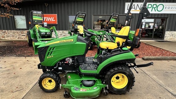 2016 John Deere 1025R Equipment Image0