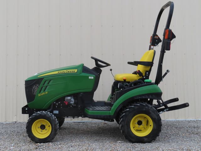 Image of John Deere 1025R equipment image 3