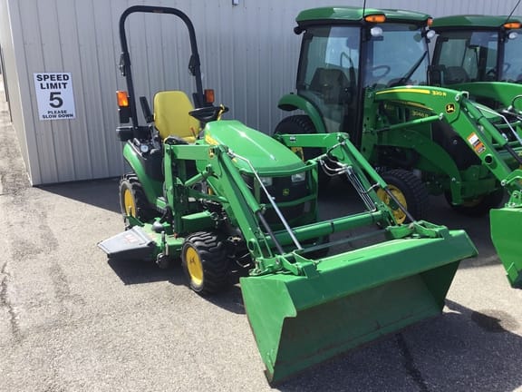 2016 John Deere 1025R Equipment Image0