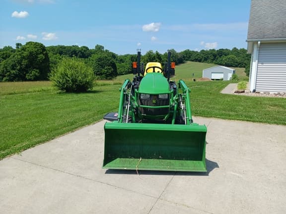 Image of John Deere 1025R equipment image 3