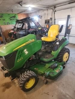2016 John Deere 1025R Equipment Image0