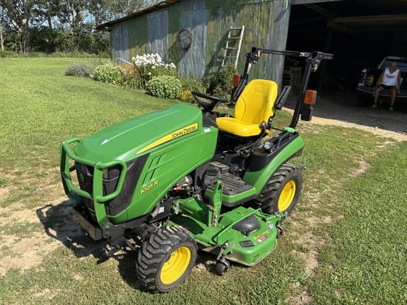 2016 John Deere 1025R Equipment Image0
