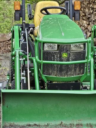 2016 John Deere 1025R Equipment Image0