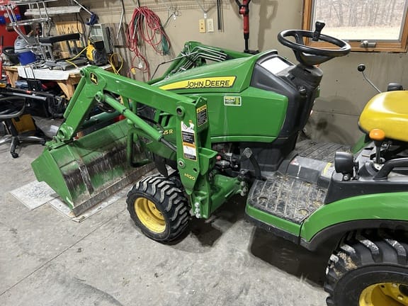 2016 John Deere 1025R Equipment Image0