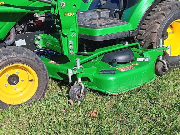 Image of John Deere 1025R equipment image 3