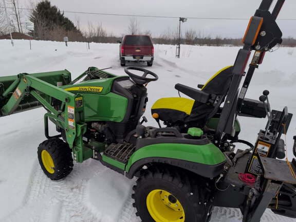Image of John Deere 1025R equipment image 3