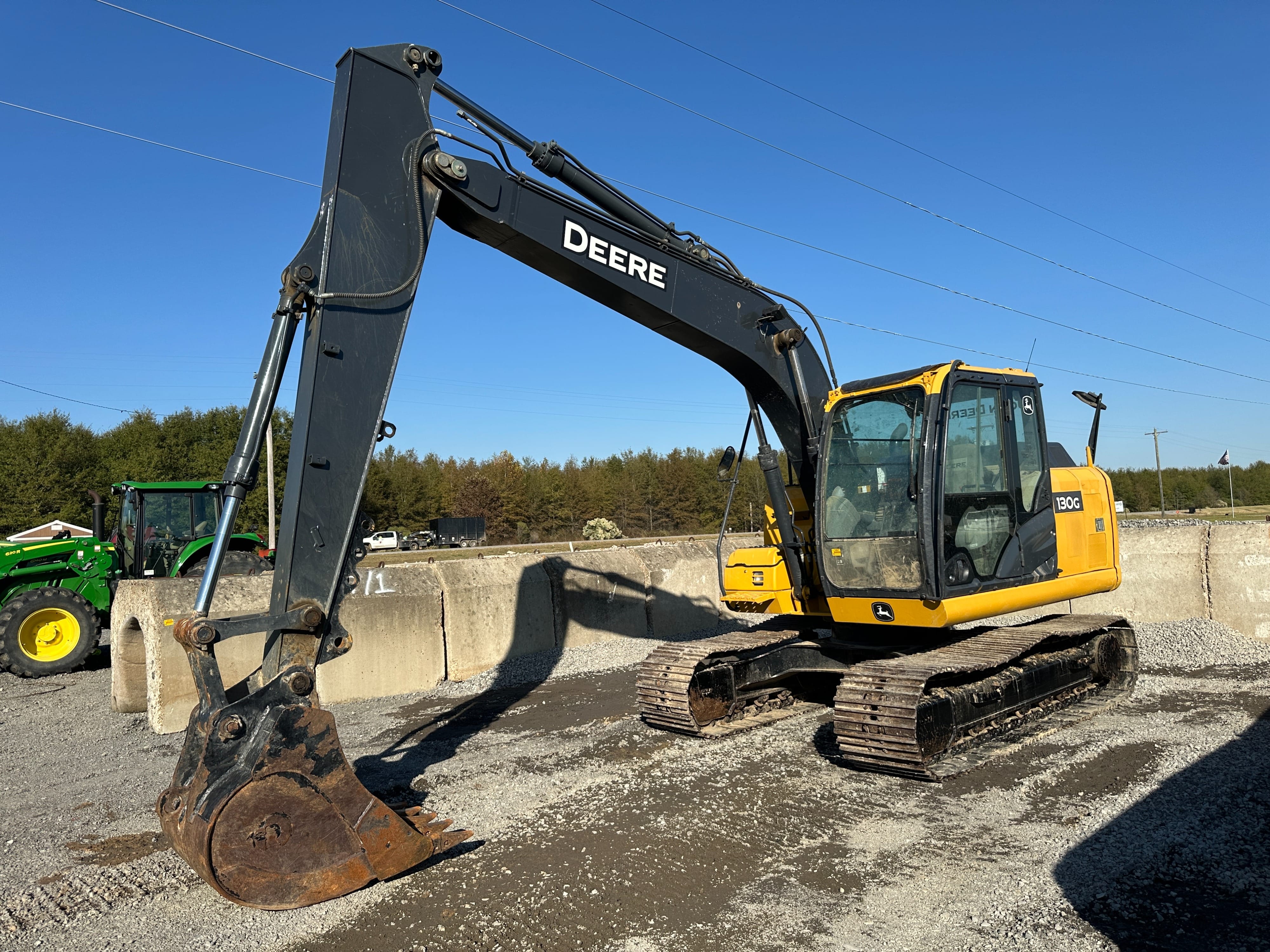 2016 John Deere 130G Equipment Image0