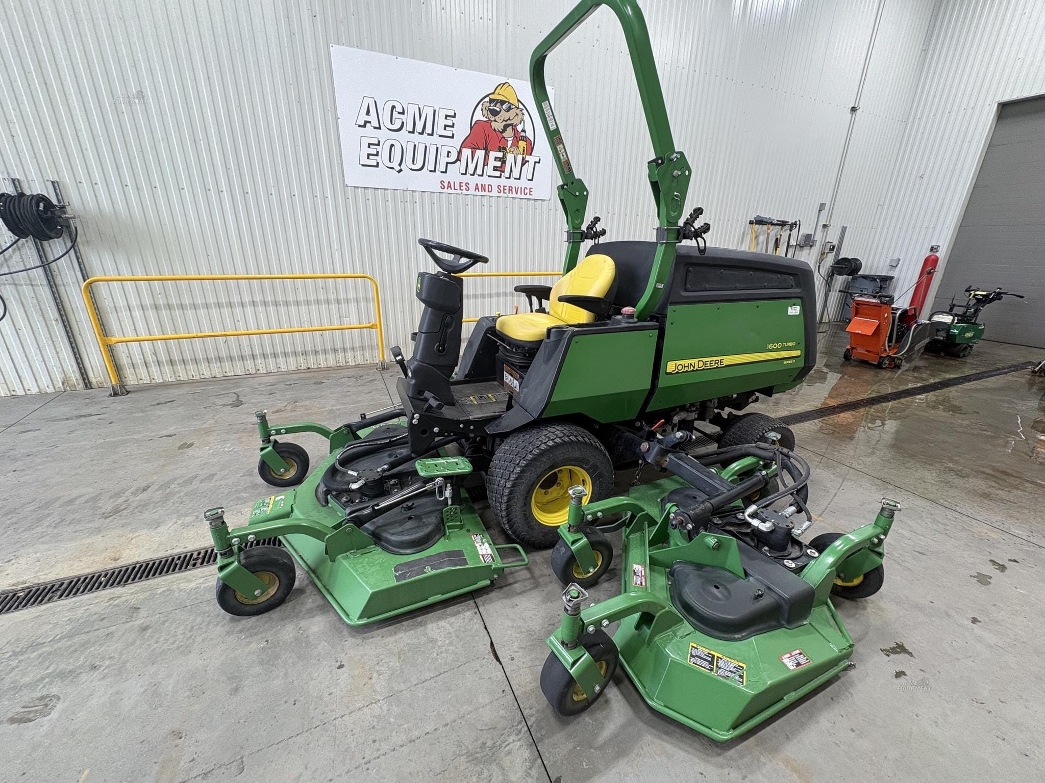 2016 John Deere 1600 Turbo II Equipment Image0