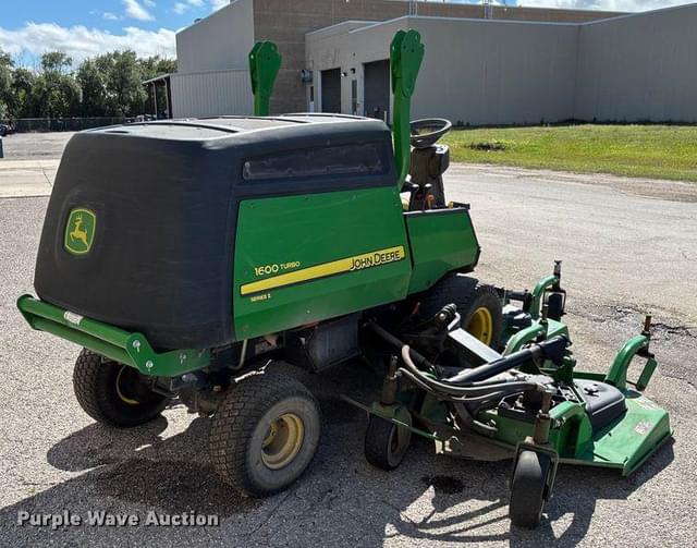 Image of John Deere 1600 Turbo III equipment image 4