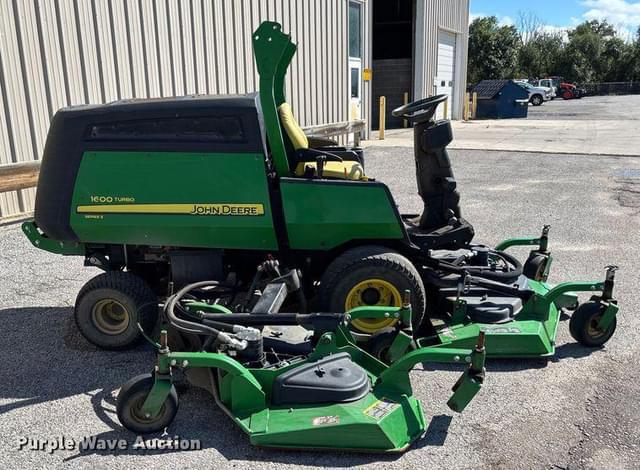 Image of John Deere 1600 Turbo III equipment image 3
