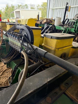 Image of John Deere 1705 equipment image 4