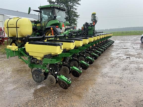 Image of John Deere 1725 equipment image 1