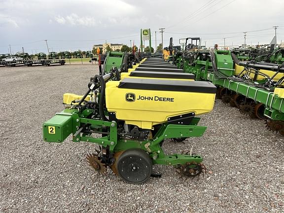 Image of John Deere 1725 equipment image 1