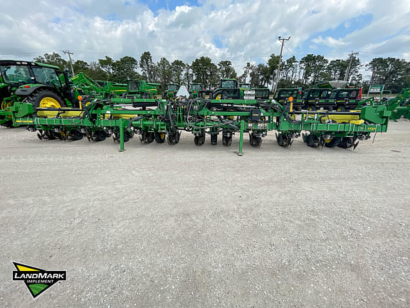 Image of John Deere 1725 equipment image 1