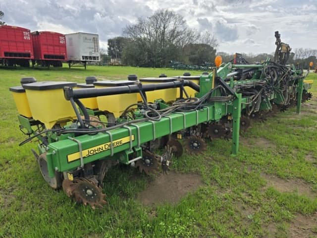 Image of John Deere 1725 equipment image 4