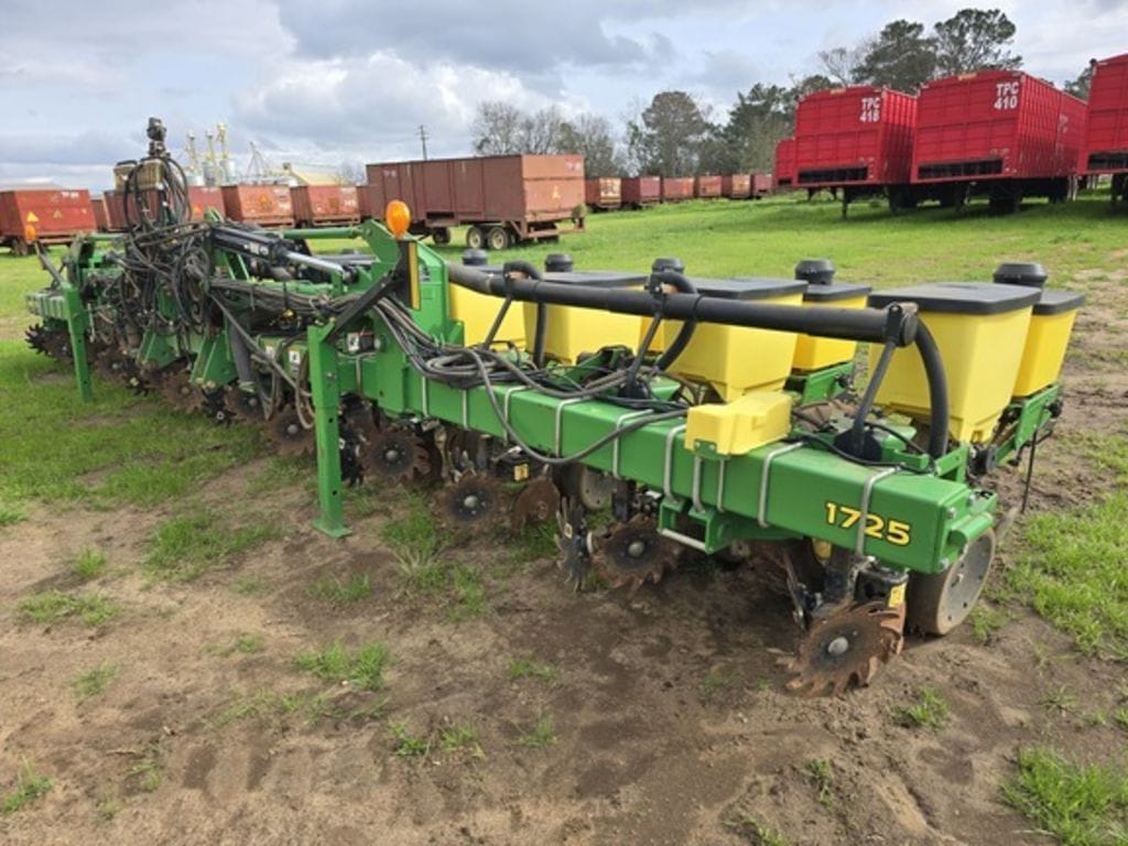 2016 John Deere 1725 Equipment Image0