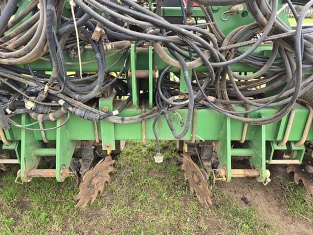 Image of John Deere 1725 equipment image 3