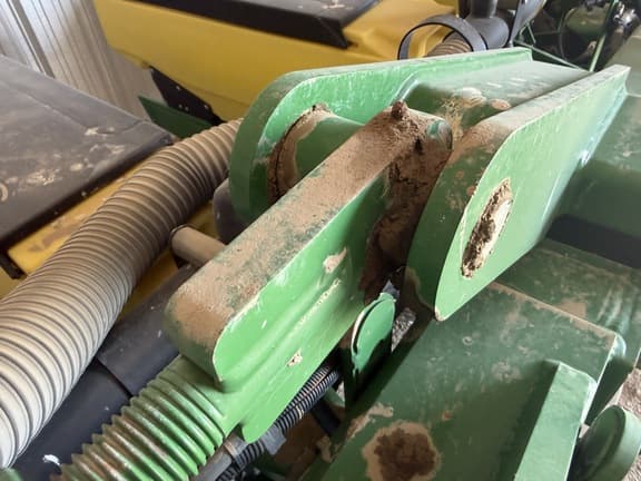 Image of John Deere 1725 equipment image 4