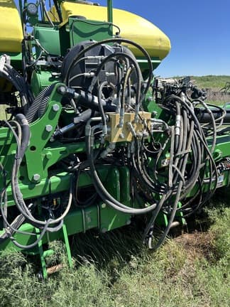 Image of John Deere 1725 equipment image 4