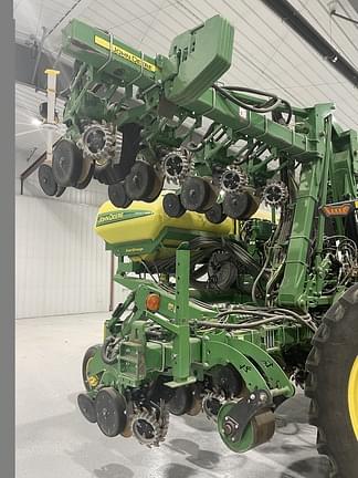 Image of John Deere 1725 equipment image 1