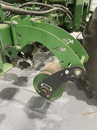 Image of John Deere 1725 equipment image 3