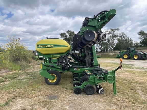 Image of John Deere 1725 equipment image 3