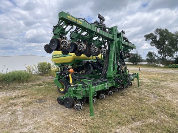 2016 John Deere 1725 Equipment Image0