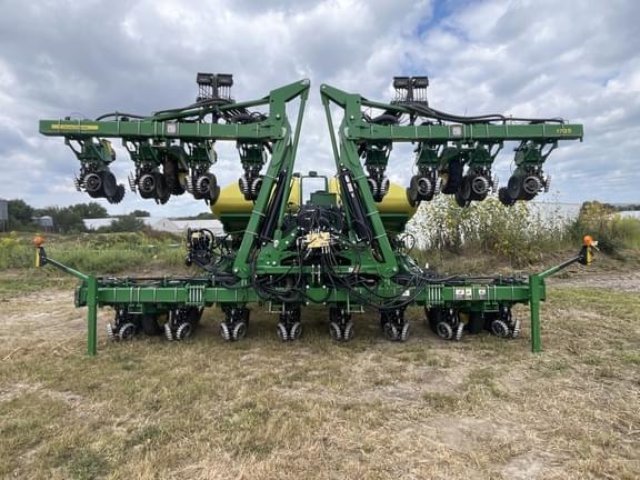 Image of John Deere 1725 equipment image 1