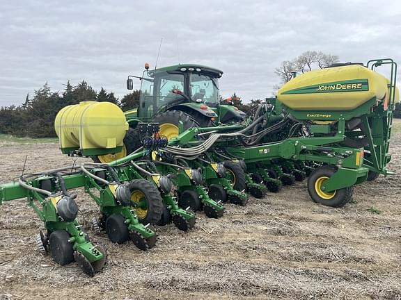 Image of John Deere 1725 Primary Image