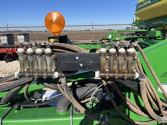 Image of John Deere 1725 equipment image 2