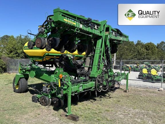 2016 John Deere 1725 Equipment Image0
