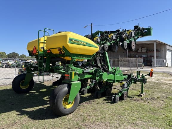 Image of John Deere 1725 equipment image 3