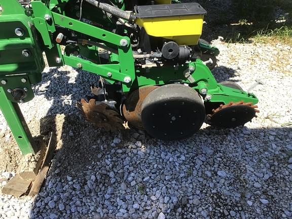 Image of John Deere 1725 equipment image 1