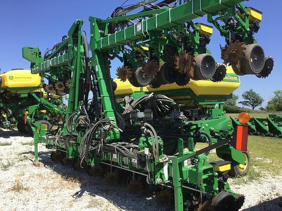 Image of John Deere 1725 Primary image