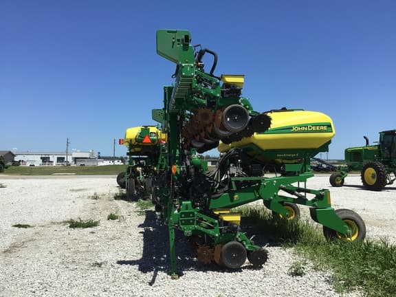 Image of John Deere 1725 equipment image 4