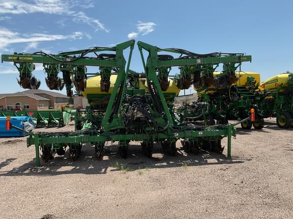 Image of John Deere 1725 equipment image 3