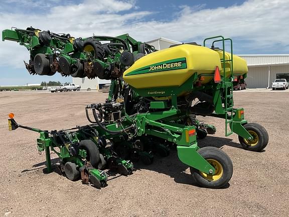 Image of John Deere 1725 equipment image 1