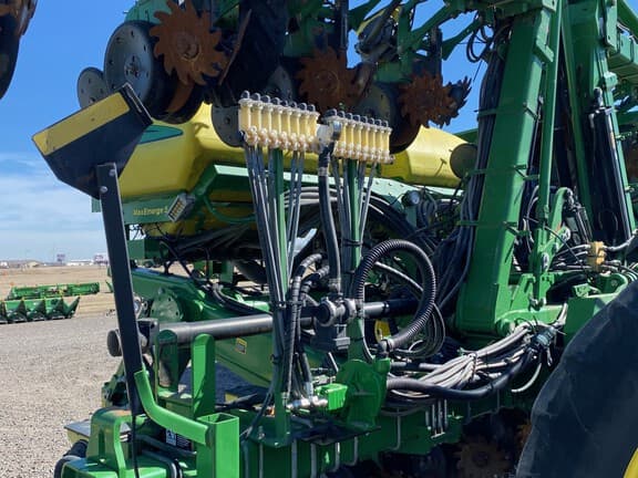 Image of John Deere 1725 equipment image 1