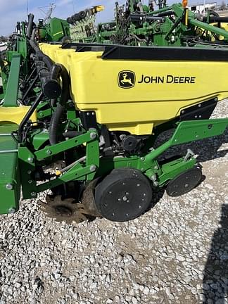 Image of John Deere 1725 equipment image 2