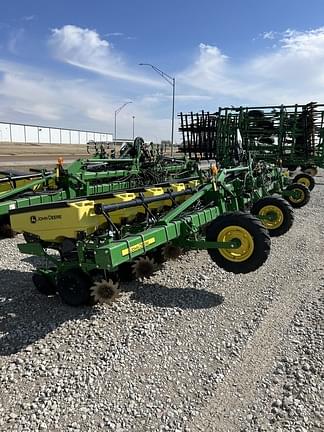 Image of John Deere 1725 equipment image 4