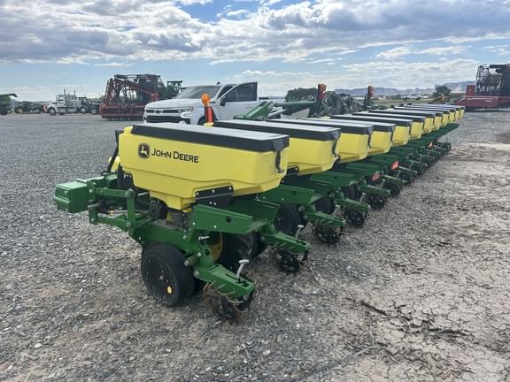 Image of John Deere 1725 equipment image 1