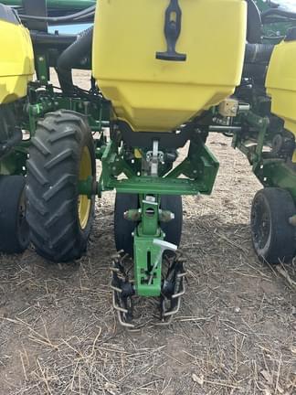 Image of John Deere 1725 equipment image 3