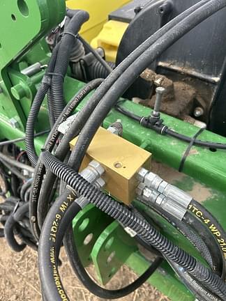 Image of John Deere 1725 equipment image 4