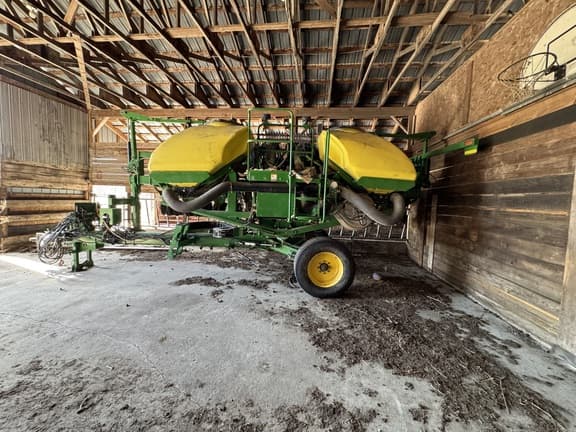 Image of John Deere 1745 equipment image 3